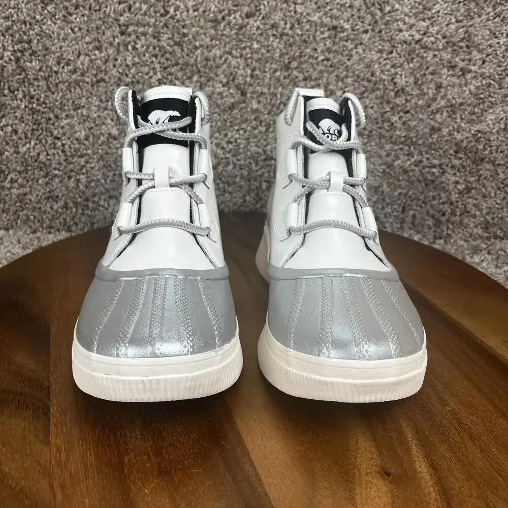 Sorel Out N About IV Classic Waterproof Boots Youth 7 / Womens 8.5 White Silver